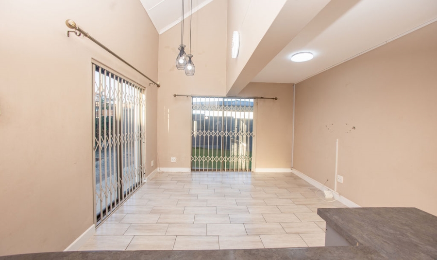 3 Bedroom Property for Sale in Sunnyridge Eastern Cape